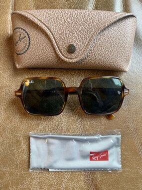 NWOT Ray-Ban Tortoiseshell Square Sunglasses with Dark Green Lenses
